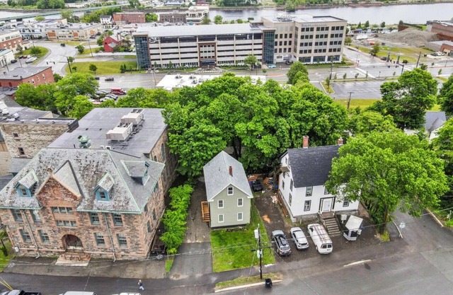 3BR house within walking distance to Maine Savings Amphitheater