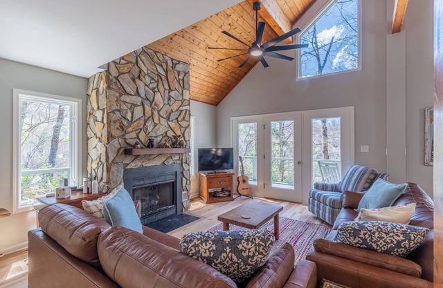 3BR Lakefront w/ Dock, Hot Tub, Game Room + EV