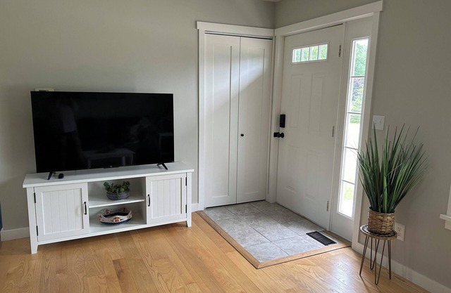 3BR near skiing, snowshoeing, fishing, shopping & seasonal festivals downtown.
