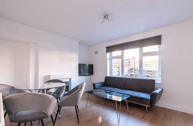 3BR Nottingham House, WiFi & Free On-Street Parking