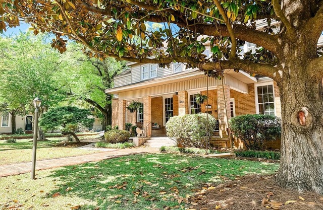 3BR Poolside Retreat | Pet Friendly