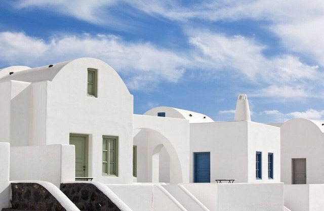 Spacious 3-Bedroom Villa with Volcano View