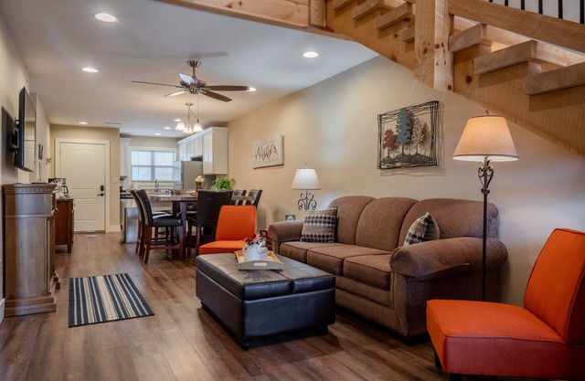 3BR WALK-IN w/Loft ~ Pool ~ Lake Access ~ FREE TICKETS INCLUDED (RH230B)