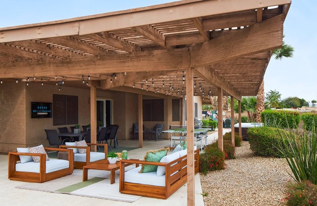 3Masters, NoTax! $100k+Resort Yard: Heated Pool+HotTub, BBQ, Fire Pit, Gym, SUV