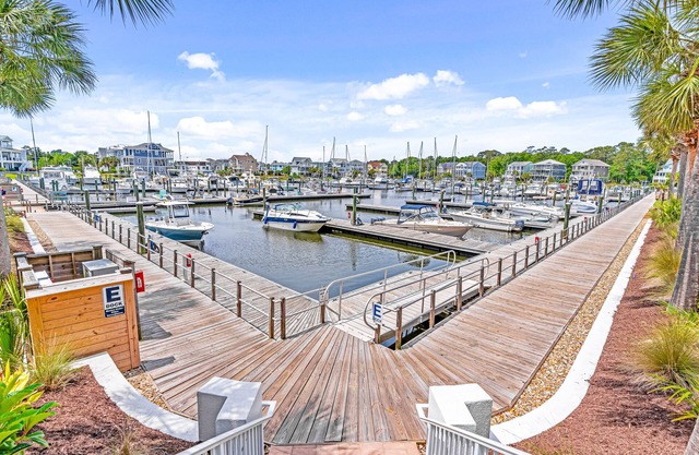 3rd-floor condo with marina & Intercoastal Waterway views, porch, W/D, & AC