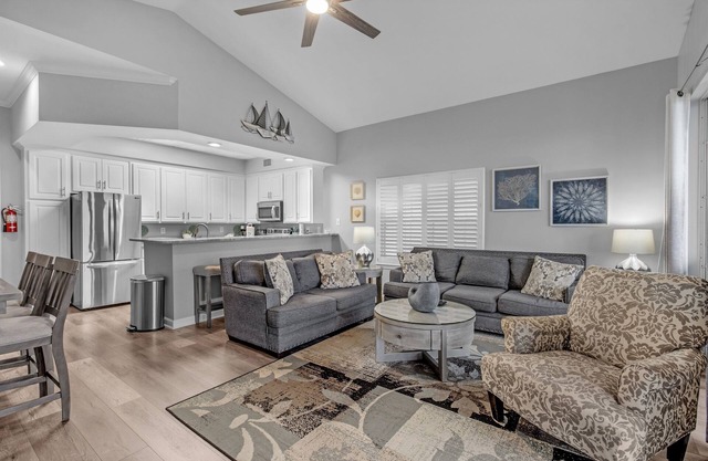 3rd Floor~Luxury~2 Bedroom~Beachfront