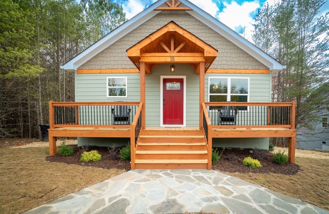 3rd night FREE thru June w/ 2 night stay-Walk to Downtown Helen
