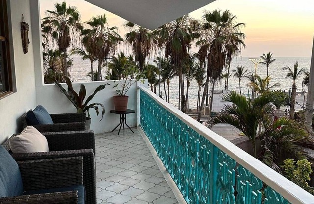 4,000 sq ft 6 bed ocean Villa w/housekeeping included!!