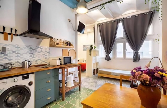 1920 Studio4 WiFi, AC, Kitchen, Bathroom, TV, Washing Machine, Nespresso MicroWa