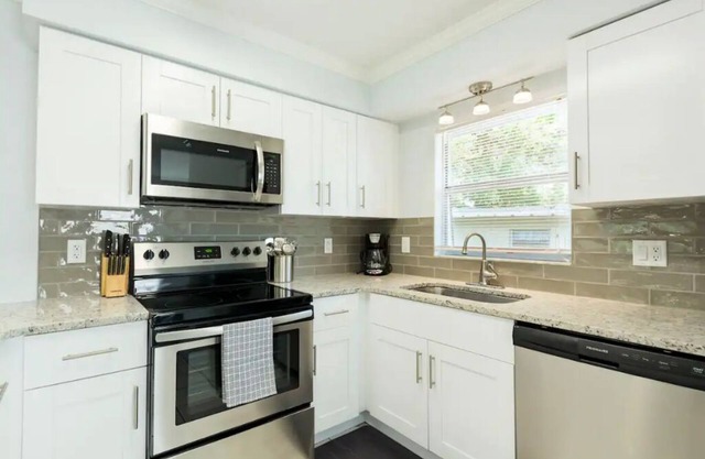 4/2.5 Palm SRQ- 1.5 Miles to Downtown Sarasota!