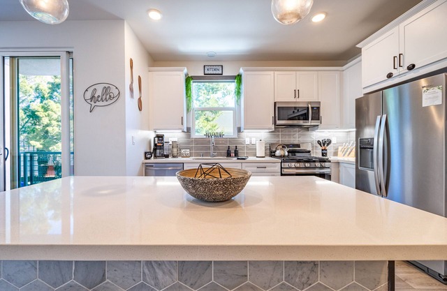 4/5 Bed 4 Bath - Perfect location!