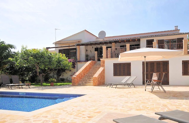 Villa 4/5 chambres, 2/3 salles de bains avec vue sur la mer et piscine. ETV / 4666