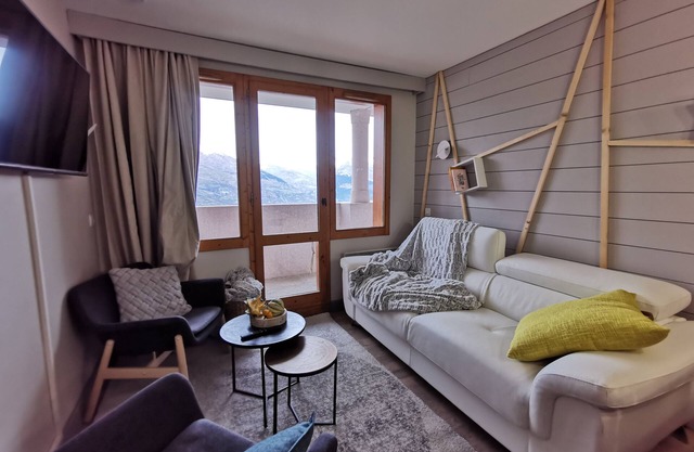 appartement 4/6 personnes avec balcon, sur les pistes entièrement rénové