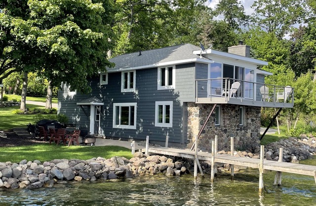 4 BDRM 2 Bath Cottage sur les rives du lac Vert