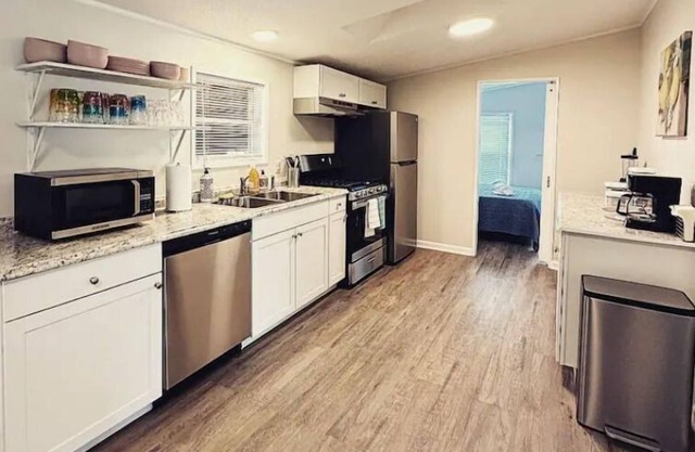 4 BDRM Lake Ranch Sleeps 10 in the Heart of GOTL