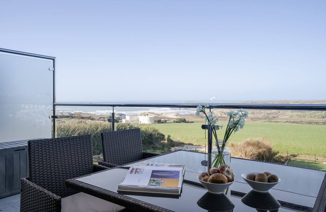 4 Beachview - apartment in Crantock sleeps 4 guests in 2 bedrooms