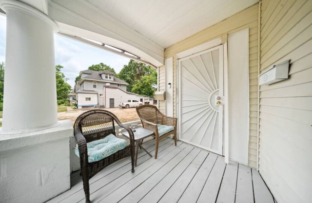 4 Bed 1 Bath Apt in Akron's North Hill Area