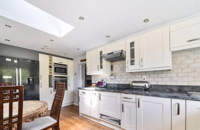4 Bed-2 Bath-sleeps 8-large Garden-pet Friendly