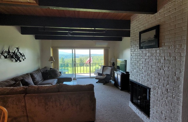4 Bed 3 BA, Stunning Views! WALK ONTO THE GOLF COURSE FROM OUR SLIDER!