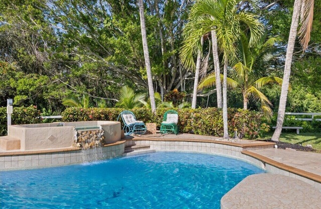 4-Bed 4 bath 2 kitchen Brand new Pool, Lanai, BBQ