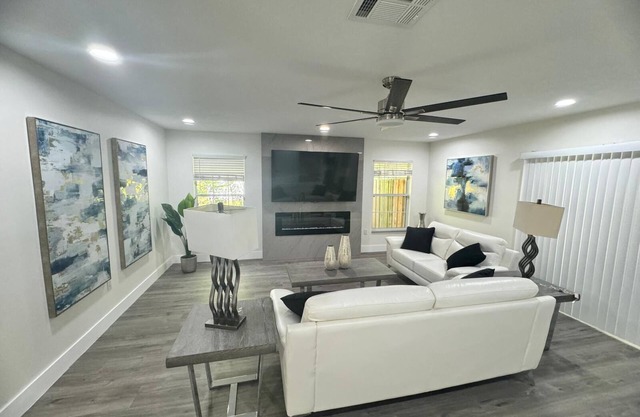 4-Bed Bungalow close to Disney, Universal Studios and many fantastic restaurants