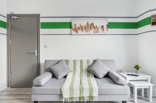 4-Bed Contractor House - Free Parking - Ultra Fast WIFI