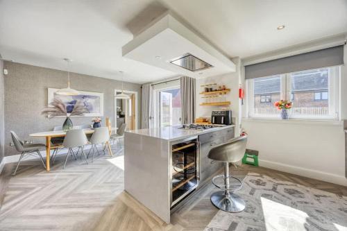 4 Bed Detached House