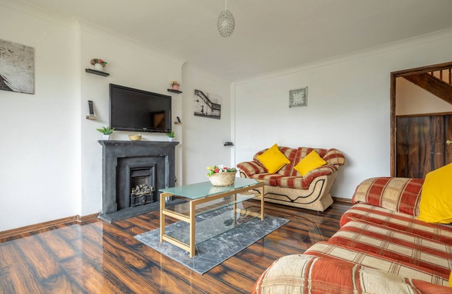 Captivating 4-Bed, Pet Friendly House in Nelson