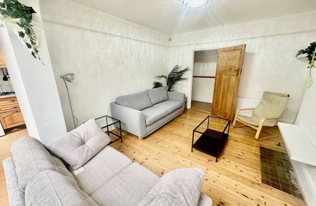 4 Bed house in SE6
