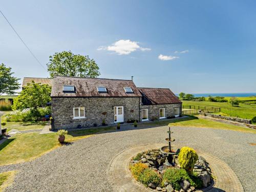 4 Bed in Aberaeron 92072