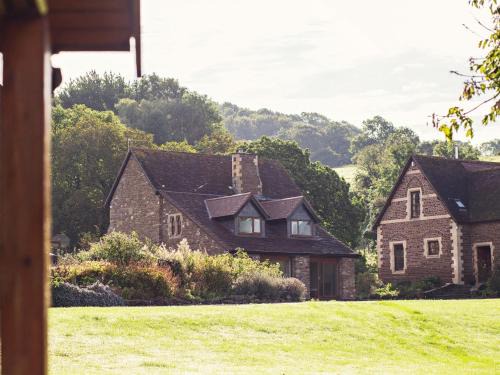 4 Bed in Bishops Frome 75601