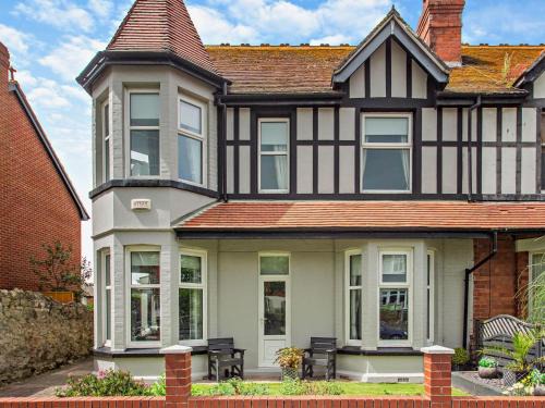4 Bed in Llandudno 95235