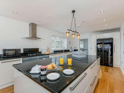 4 Bed in Penygroes 86423