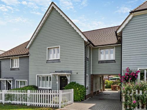 4 bed in Rye BT104