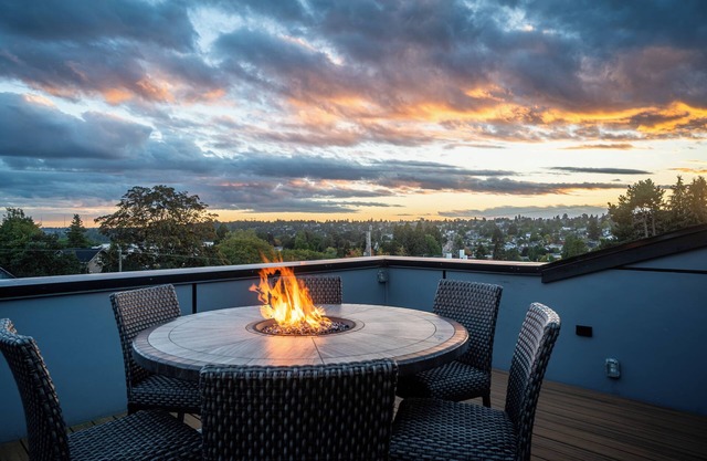 4-Bed Modern Home with Rooftop, Covered Deck, Large Backyard & Central Location