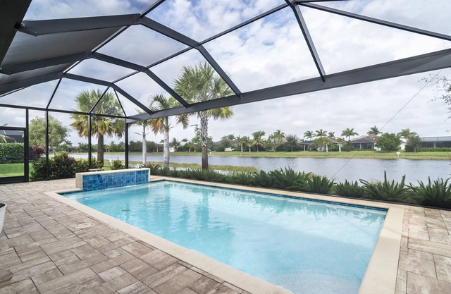 4 Bed Naples Paradise With Pool