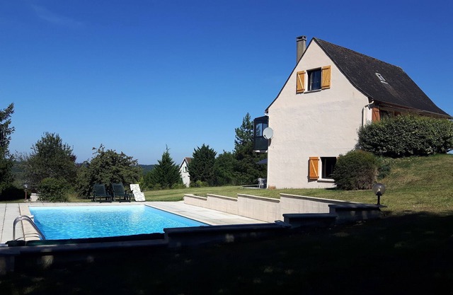 4 lits, piscine privée, grand jardin, vue imprenable