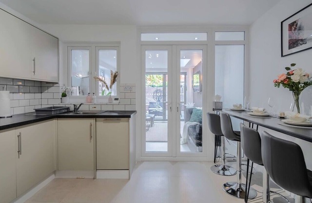 4 Bed Townhouse/Private Terrace/Parking