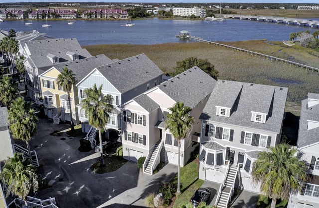4 Bed Townhouse with Fantastic Location and River Views!