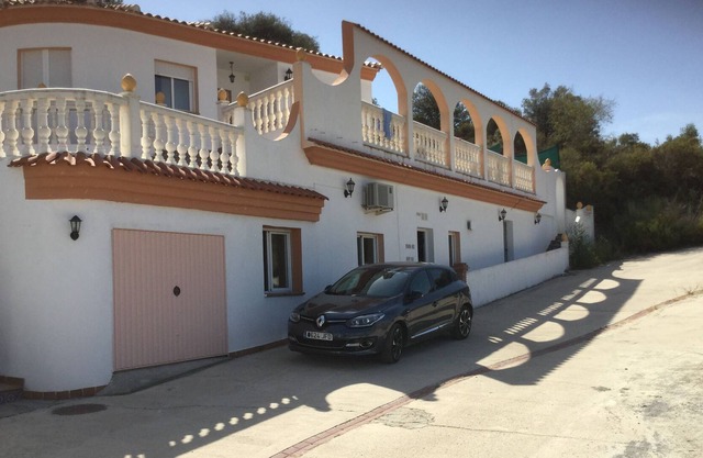 Villa et appartement de 4 chambres, piscine, 4 chambres, 1 salle de bains, 2 salles de bains, climatisation,