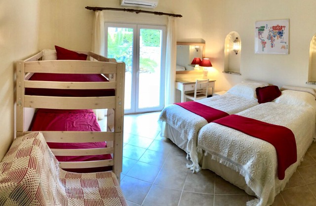4 Bed Villa with heated pool, tennis court, air con, wifi. 10 min walk to beach.