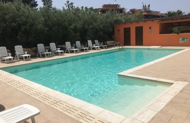 4 chambres, 2 bains, près de la mer, terrasse, Wi-Fi, climatisation, piscine