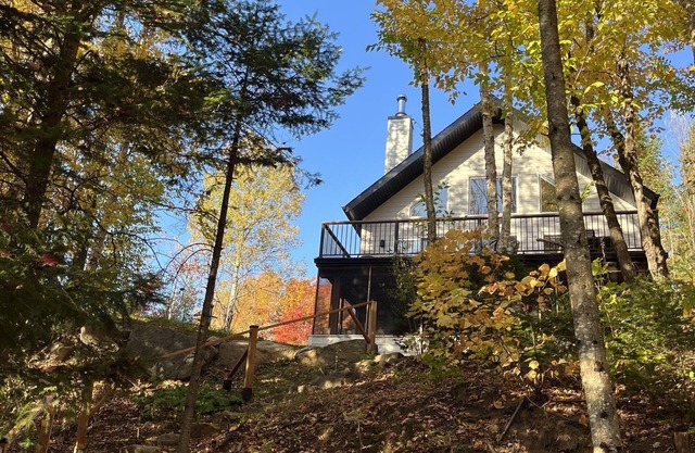 4 bedrooms, 2 bathrooms, 2 livingrooms and offices surrounded by nature!