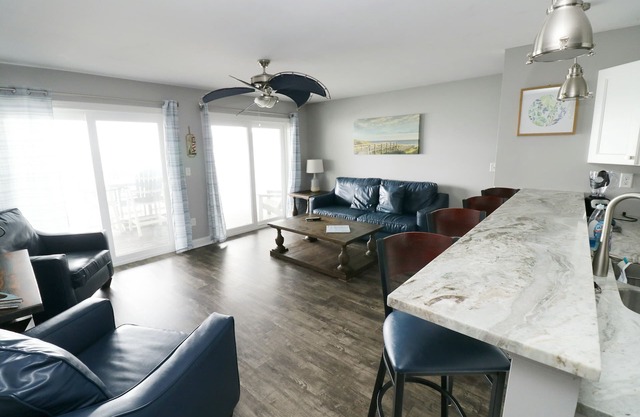 4 Bedroom / 2 Bath - 1 Mile to Downtown, Perfect for your Island Getaway
