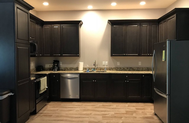 Maison neuve de 4 chambres prête pour les groupes de pêcheurs ou les escapades multifamiliales.