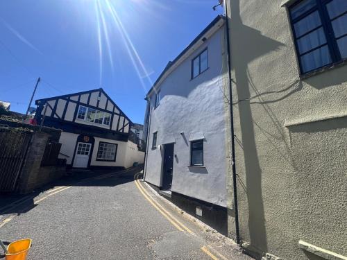 4 Bedroom- 5 Bathroom Central Builth Townhouse