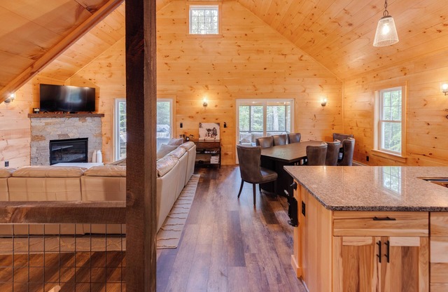 4-bedroom/9 bed cabin in enchanting Campton's Waterville Valley Estates