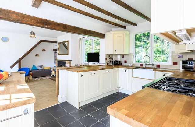 4 bedroom accommodation in Berrow, Burnham on Sea