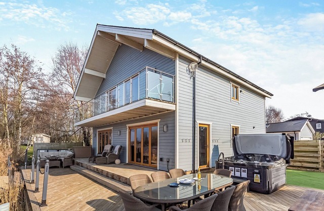 4 bedroom accommodation in Pentney Lakes