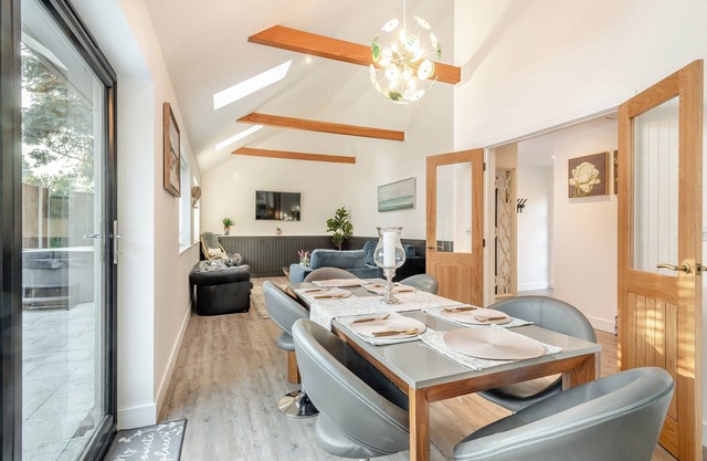4 bedroom accommodation in Burgh Castle